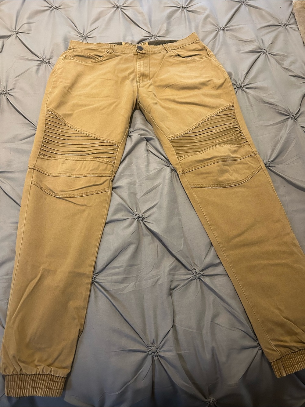 Relaxed Khaki Moto-Panel Men’s Jeans